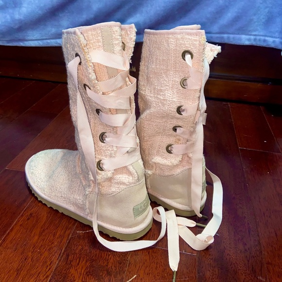 UGG Heirloom Lace Up Boots - Picture 3 of 6